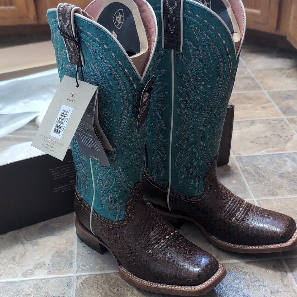 Ariat Blue and Brown Cowboy Boots with Western Stitching - Brand New Never Worn